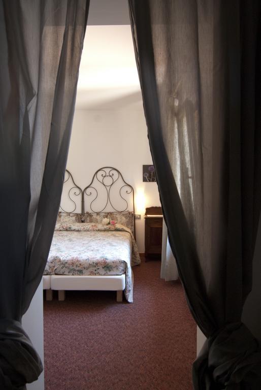 Hotel Mariano Gargnano Phòng bức ảnh