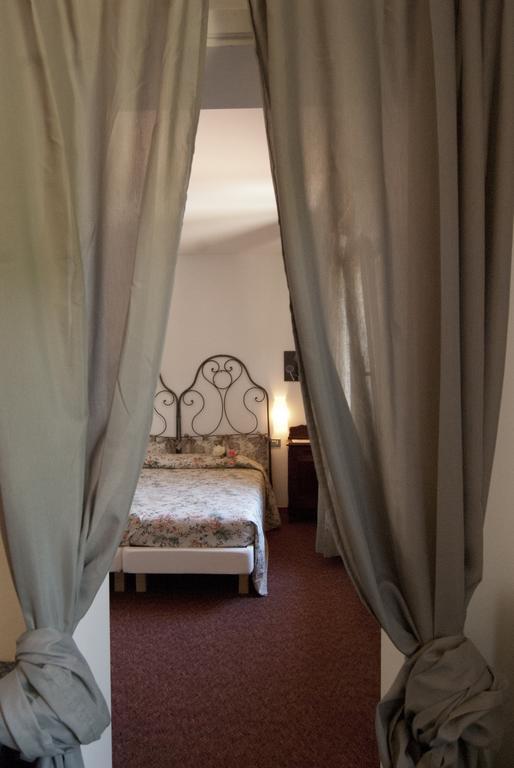 Hotel Mariano Gargnano Phòng bức ảnh