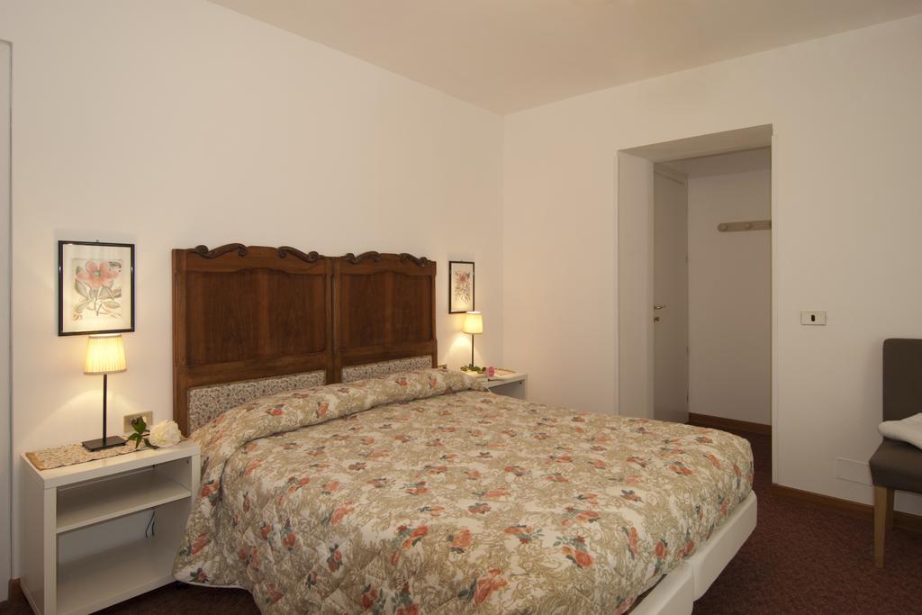Hotel Mariano Gargnano Phòng bức ảnh