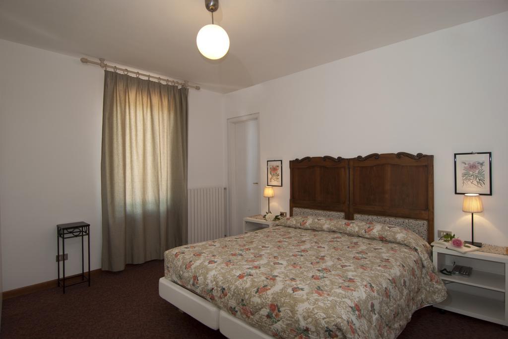 Hotel Mariano Gargnano Phòng bức ảnh